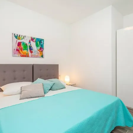3-bedrooms Offering A Remarkable View *