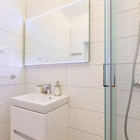 3-bedrooms Offering A Remarkable View *