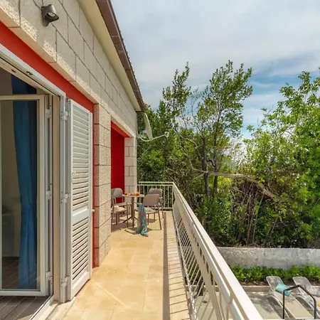3-bedrooms Offering A Remarkable View