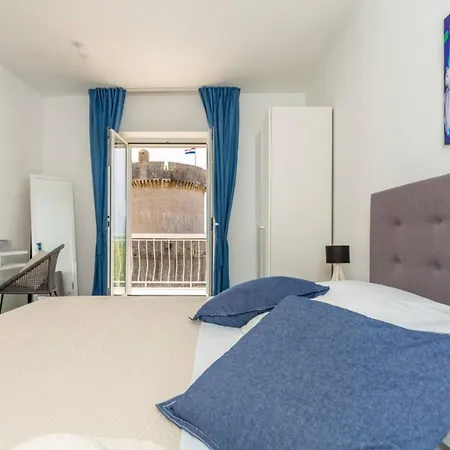 3-bedrooms Offering A Remarkable View *