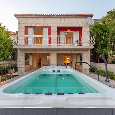 3-bedrooms Offering A Remarkable View *