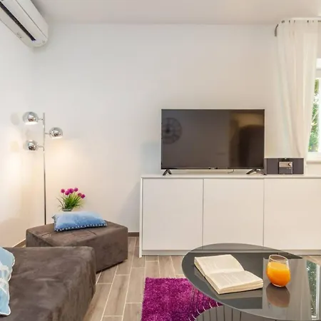 3-bedrooms Offering A Remarkable View *