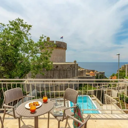 3-bedrooms Offering A Remarkable View